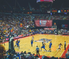 开云体育世界杯-森林狼强压步行者，伦纳德点燃赛场，当团队铁壁遭遇孤胆烈焰