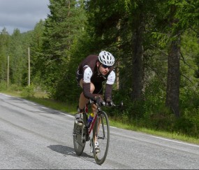 世界杯2026-哈登关键战不手软！76人险胜马刺，末节之王再现江湖