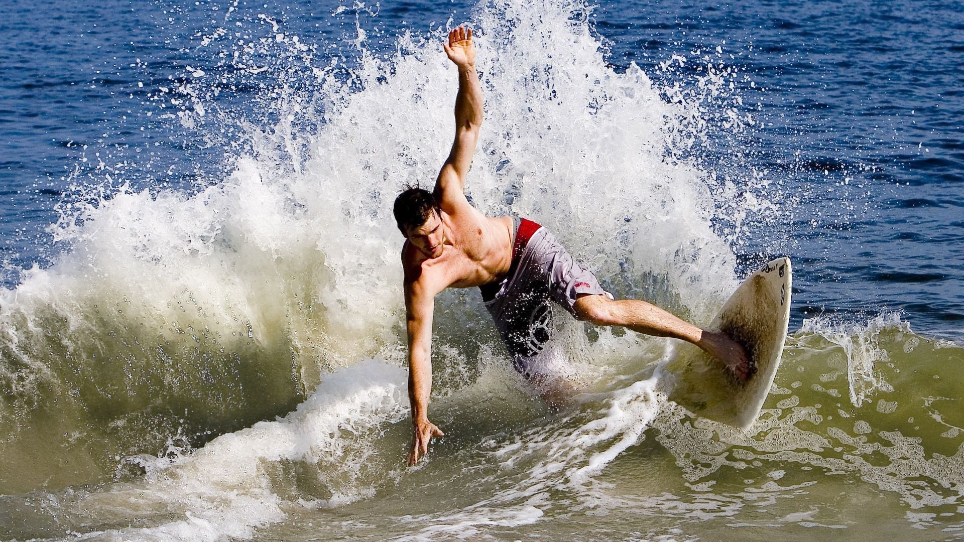 巴斯托尼爆发，当墨西哥的蓝色火焰吞噬乌拉圭神话